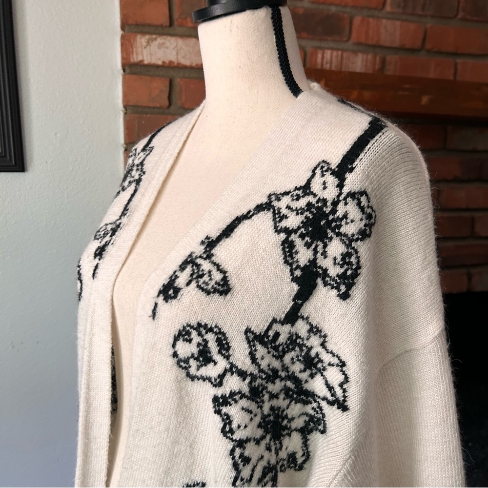 Anthropologie Nadia Open Front Floral Cardigan in White & Black Sz L - Picture 6 of 11